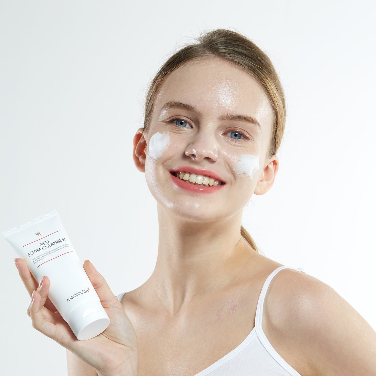 Medicube Red Foam Cleanser (230ml) - Kiyoko Beauty